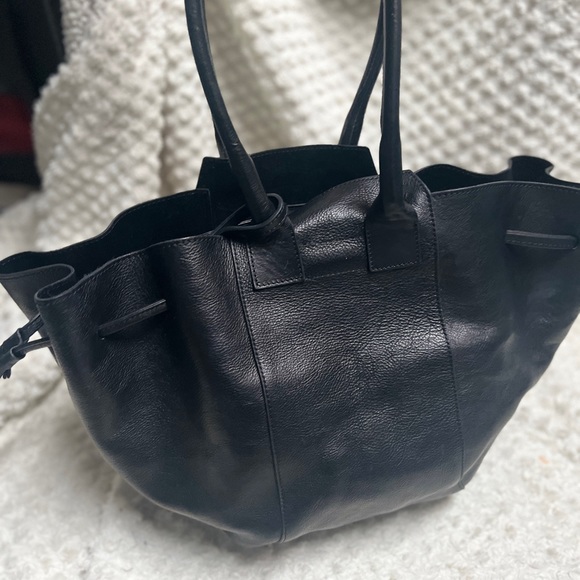 Stella And Bianca Leather Tassel Bucket Bag. - Picture 6 of 13